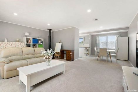 Photo of property in 2/26 Fernlea Rise, Bayview, Auckland, 0629
