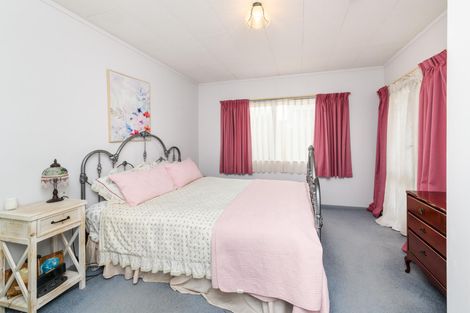 Photo of property in 72 Geraldine Crescent, Cloverlea, Palmerston North, 4412