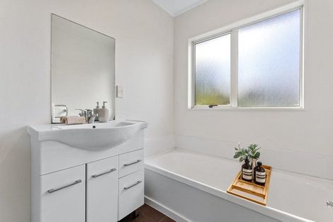 Photo of property in 2/142 Archers Road, Glenfield, Auckland, 0629