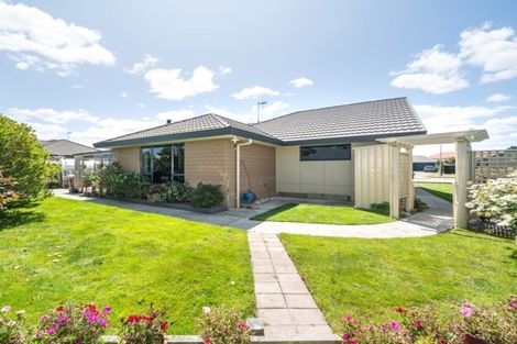 Photo of property in 53 Geneva Terrace, Kelvin Grove, Palmerston North, 4414