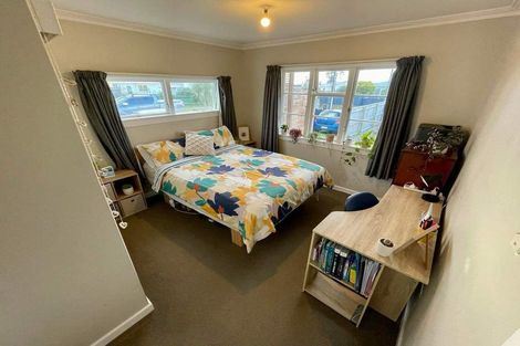 Photo of property in 6 Rarawa Place, Vogeltown, New Plymouth, 4310