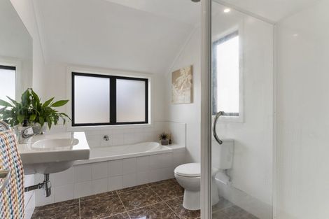 Photo of property in 33 Roland Road, Greenhithe, Auckland, 0632