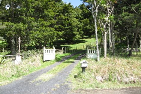 Photo of property in 102 Bethells Road, Waitakere, Henderson, 0781