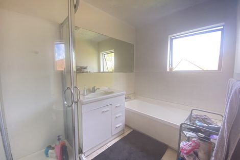 Photo of property in 50 Aviemore Drive, Highland Park, Auckland, 2010