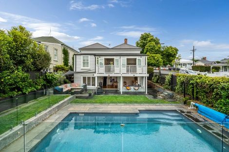 Photo of property in 6 Shoal Bay Road, Devonport, Auckland, 0624