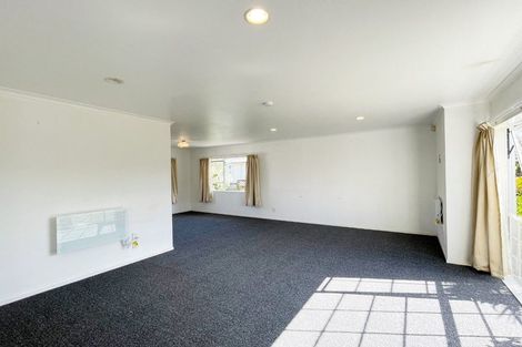 Photo of property in 33 Palmcrest Grove, Highland Park, Auckland, 2010