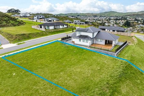 Photo of property in 28 Te Hoiere Street, Aotea, Porirua, 5024