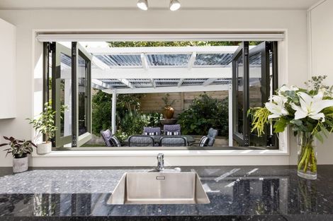 Photo of property in 14 Kingsgate Lane, Havelock North, 4130