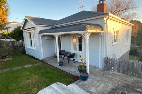 Photo of property in 36 Morley Street, New Plymouth, 4310