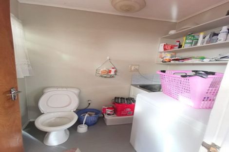 Photo of property in 44 Royal View Road, Te Atatu South, Auckland, 0610