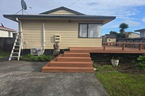 Photo of property in 52 Kelwyn Road, Kelston, Auckland, 0602