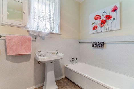 Photo of property in 4 Armstrong Avenue, Carterton, 5713