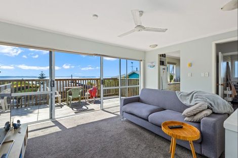 Photo of property in 1412 Whangaparaoa Road, Army Bay, Whangaparaoa, 0930