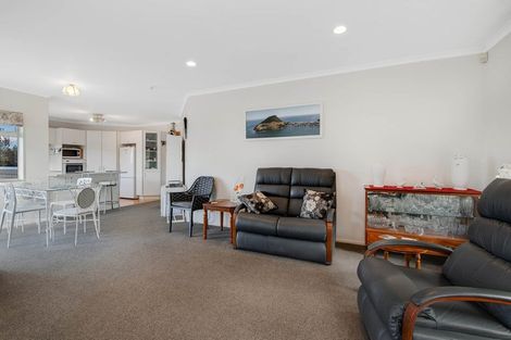 Photo of property in 18 Chesterfield Way, Orewa, 0931