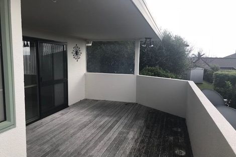 Photo of property in 11 Mannikin Place, Unsworth Heights, Auckland, 0632