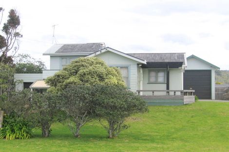 Photo of property in 215 Beverley Terrace, Whangamata, 3620
