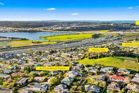 Photo of property in 2/27 Mallard Place, Unsworth Heights, Auckland, 0632