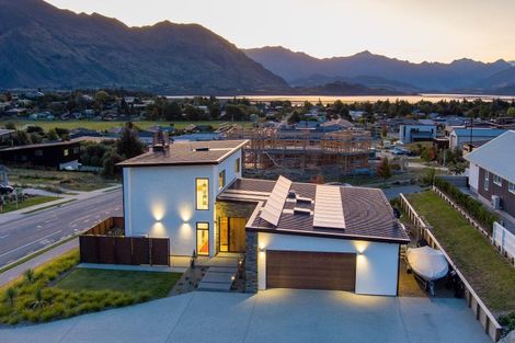 Photo of property in 2 Kotare Drive, Wanaka, 9305