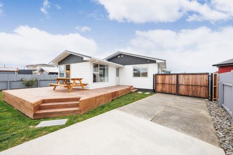 Photo of property in 71 Lockhart Avenue, Milson, Palmerston North, 4414