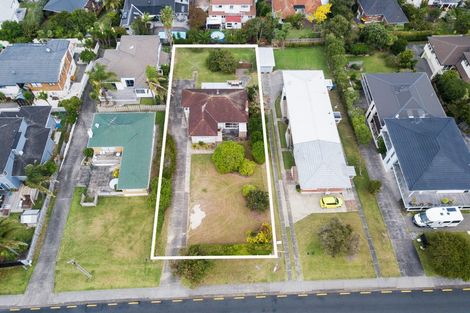 Photo of property in 16 Knights Road, Rothesay Bay, Auckland, 0630