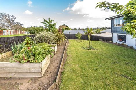 Photo of property in 16 Swinbourne Street, Waverley, 4510