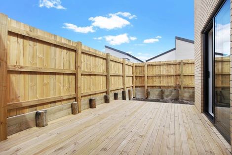 Photo of property in 57 Horokaka Street, Massey, Auckland, 0614