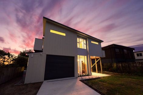 Photo of property in 5 Somerset Grove, Waitarere Beach, Levin, 5510