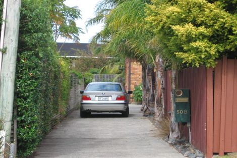 Photo of property in 2/50 Kowhai Road, Campbells Bay, Auckland, 0630