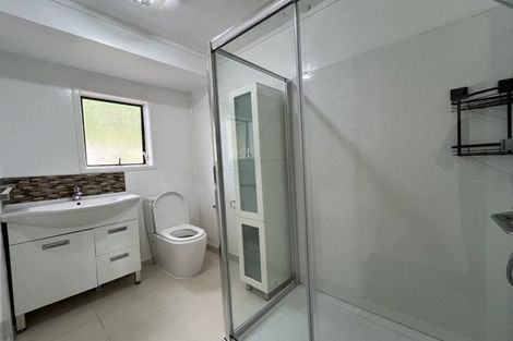 Photo of property in 1/8 Tusac Place, Totara Vale, Auckland, 0627