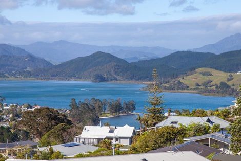 Photo of property in 5 Tirinui Crescent, Tairua, 3508