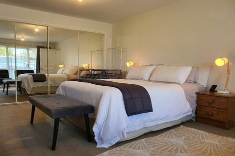 Photo of property in 50 Royal View Road, Te Atatu South, Auckland, 0610