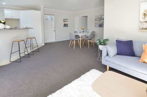 Photo of property in 39a Luckens Road, West Harbour, Auckland, 0618