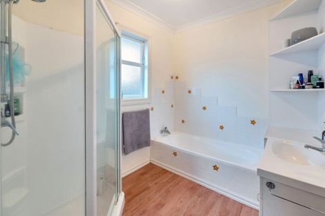 Photo of property in 1/46 Hillcrest Avenue, Hillcrest, Auckland, 0627
