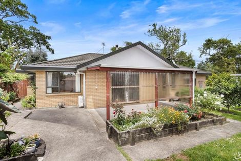 Photo of property in 3 Carling Avenue, Massey, Auckland, 0614