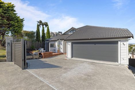 Photo of property in 4 Calypso Place, Rothesay Bay, Auckland, 0630