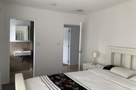 Photo of property in 1/25 Barrys Road, Glendene, Auckland, 0602