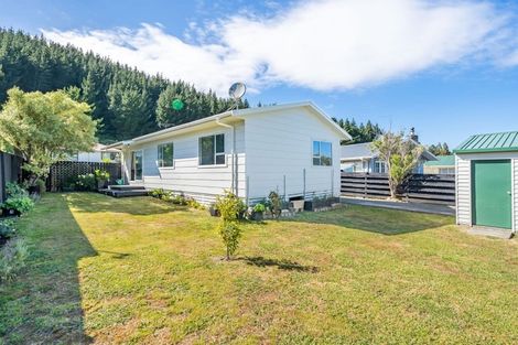 Photo of property in 31 Trelawney Road, Wainuiomata, Lower Hutt, 5014