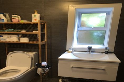 Photo of property in 5 Richmond Road, Mahina Bay, Lower Hutt, 5013