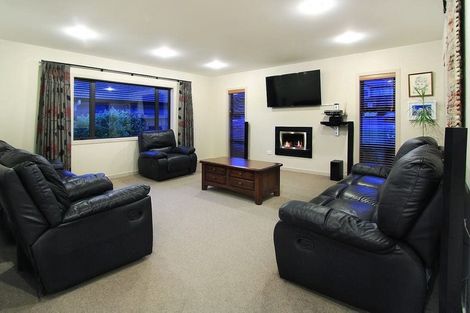 Photo of property in 77 Aotea Drive, Aotea, Porirua, 5024
