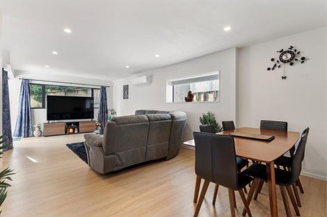 Photo of property in 86a Kelman Road, Kelston, Auckland, 0602