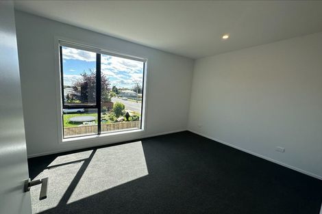 Photo of property in 73 Pipi Place, Levin, 5510