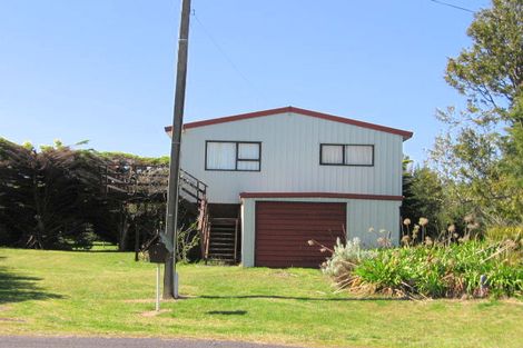 Photo of property in 16 Hicks Place, Cooks Beach, Whitianga, 3591