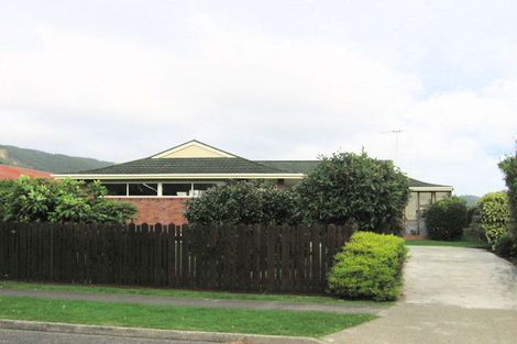 Photo of property in 27 Rewarewa Crescent, Waikanae, 5036