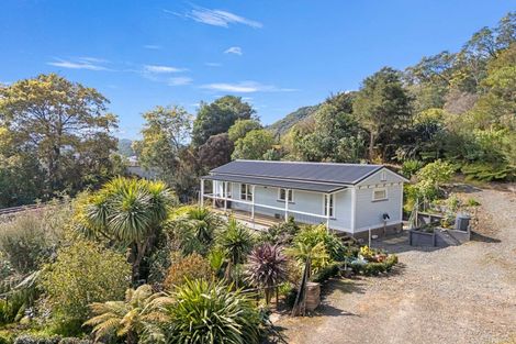 Photo of property in 16 Angle Street, Picton, 7220