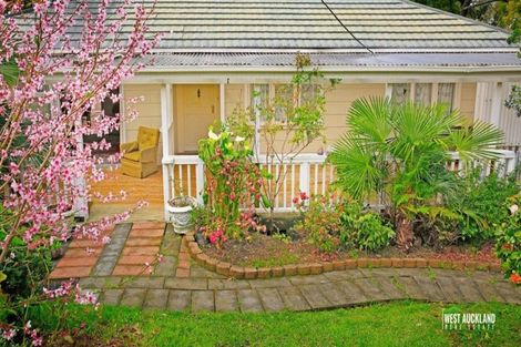 Photo of property in 26 Crystal Avenue, Glendene, Auckland, 0602