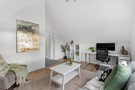 Photo of property in 22 Redfern Lane, Glenfield, Auckland, 0629