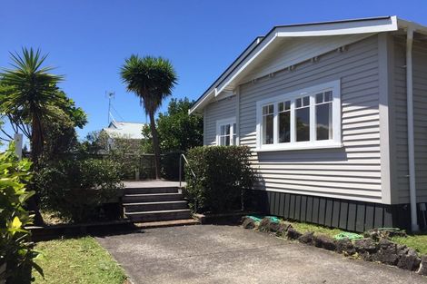 Photo of property in 35 Clayburn Road, Glen Eden, Auckland, 0602