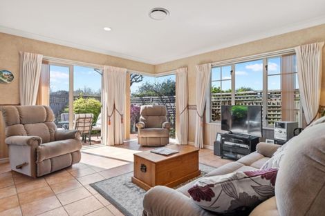 Photo of property in 5 Buckingham Place, Bethlehem, Tauranga, 3110