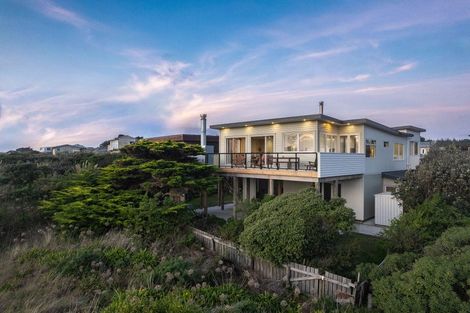Photo of property in 5 Somerset Grove, Waitarere Beach, Levin, 5510