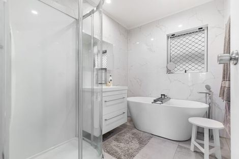 Photo of property in 16 Nui Mana Place, Te Atatu South, Auckland, 0610